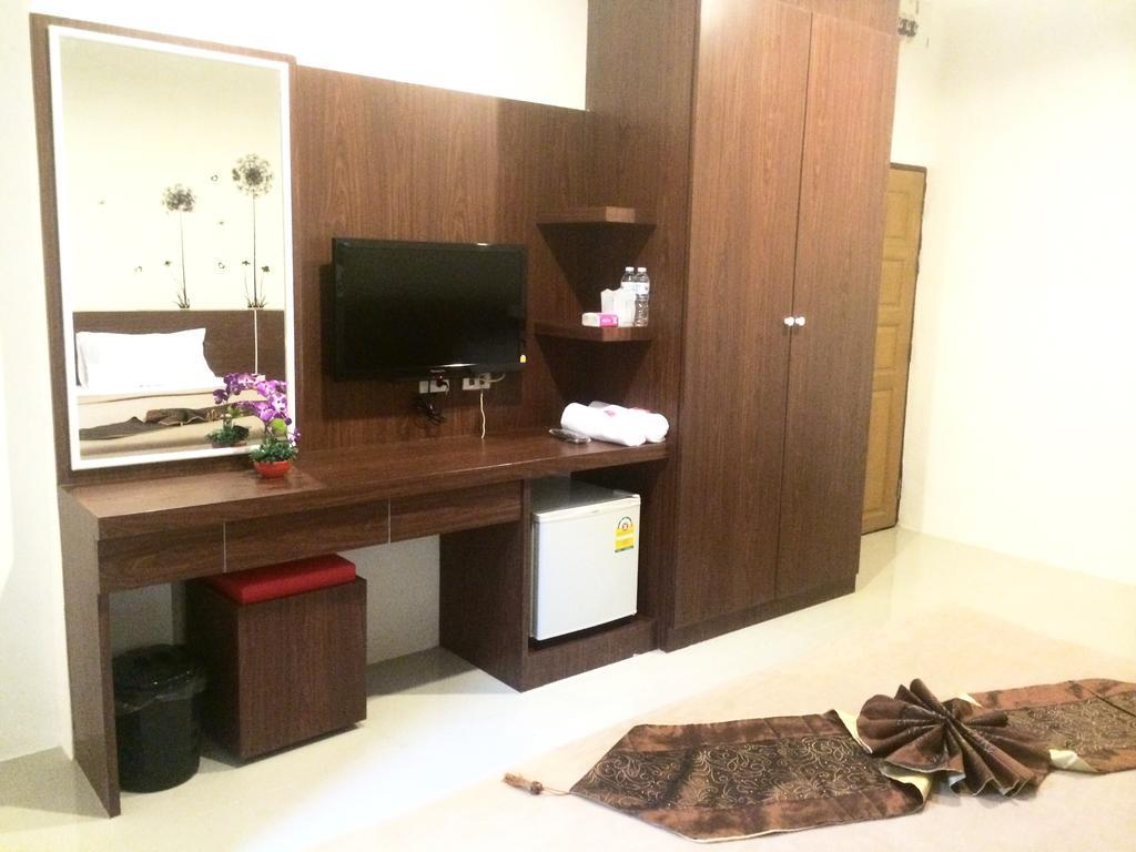 Phuthara Vandrerhjem Phuket