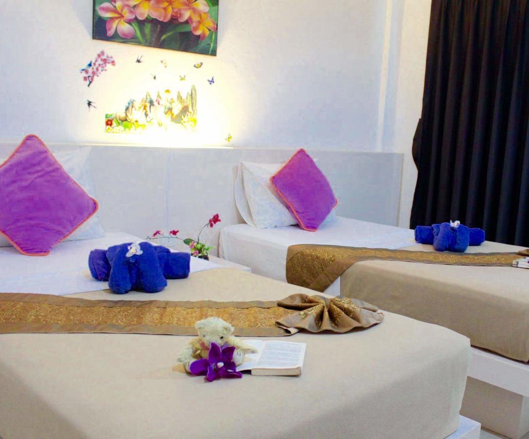 Phuthara Vandrerhjem Phuket