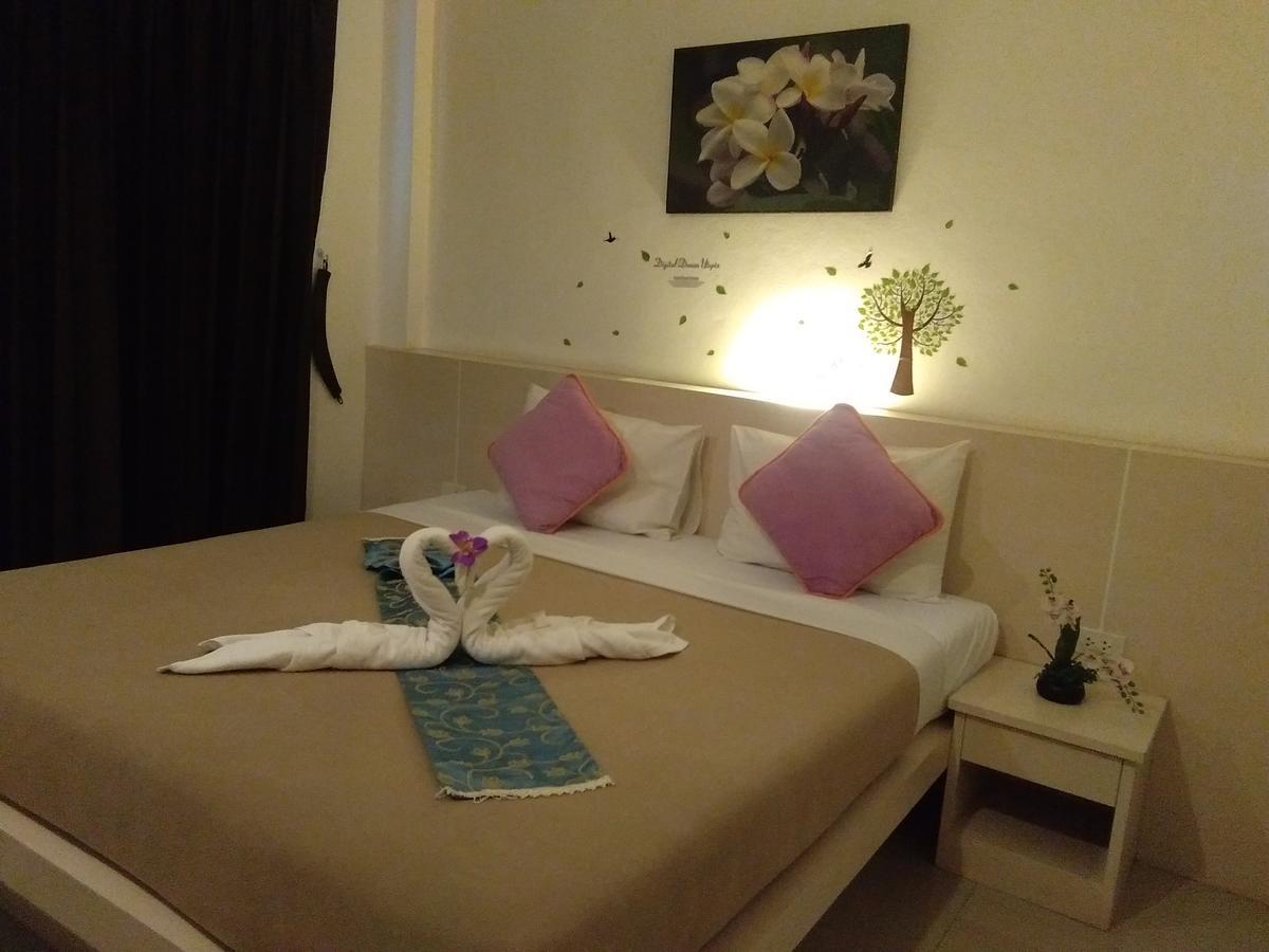 Phuthara Vandrerhjem Phuket