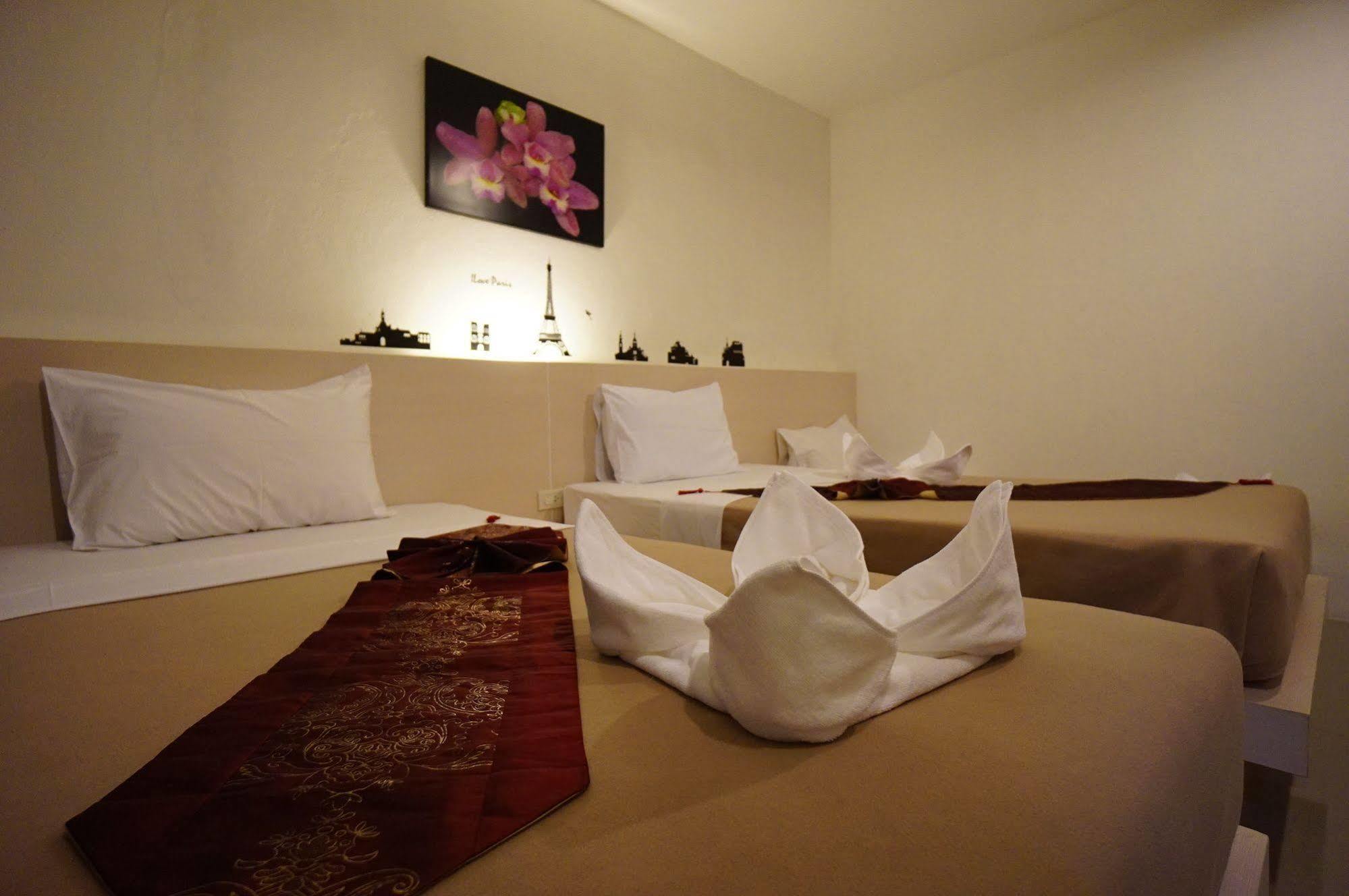Phuthara Vandrerhjem Phuket